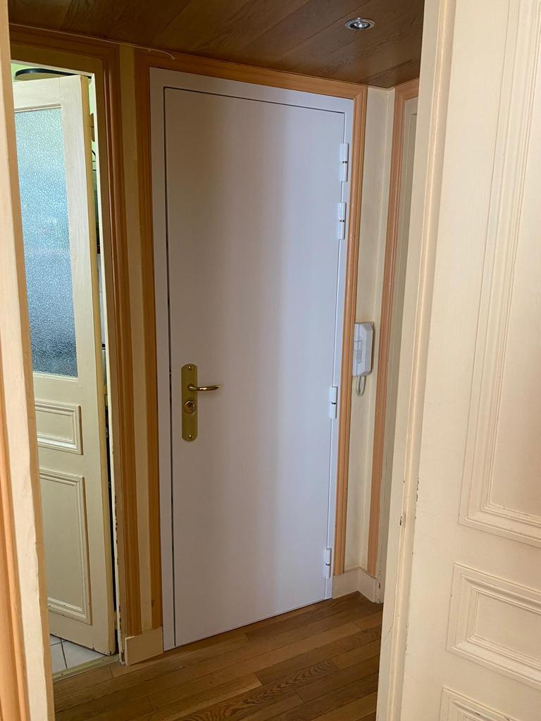 Installation de porte blindée