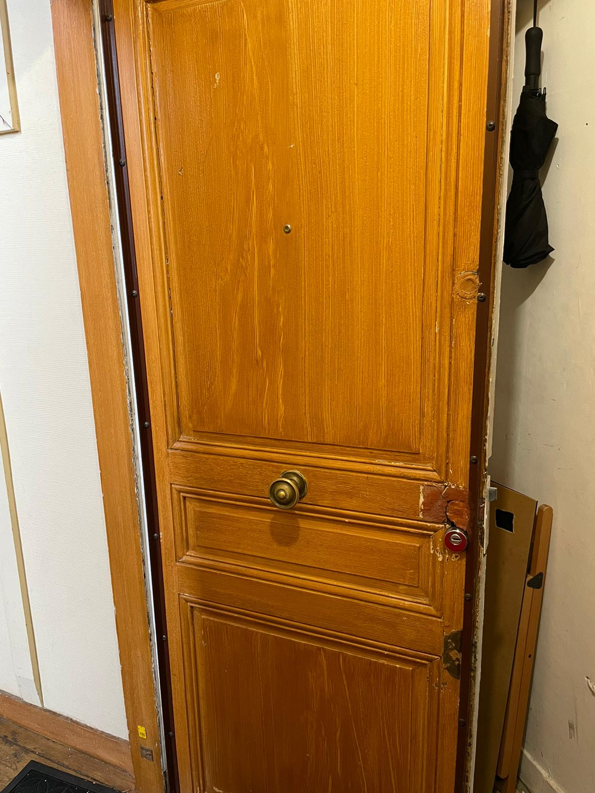 Mise en place serrure porte blindée